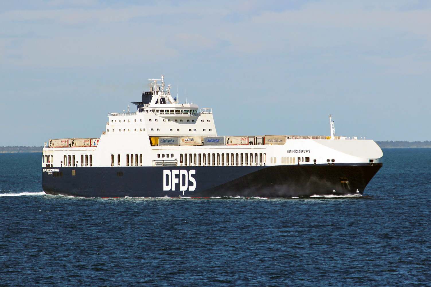 Un barco de la naviera DFDS.
