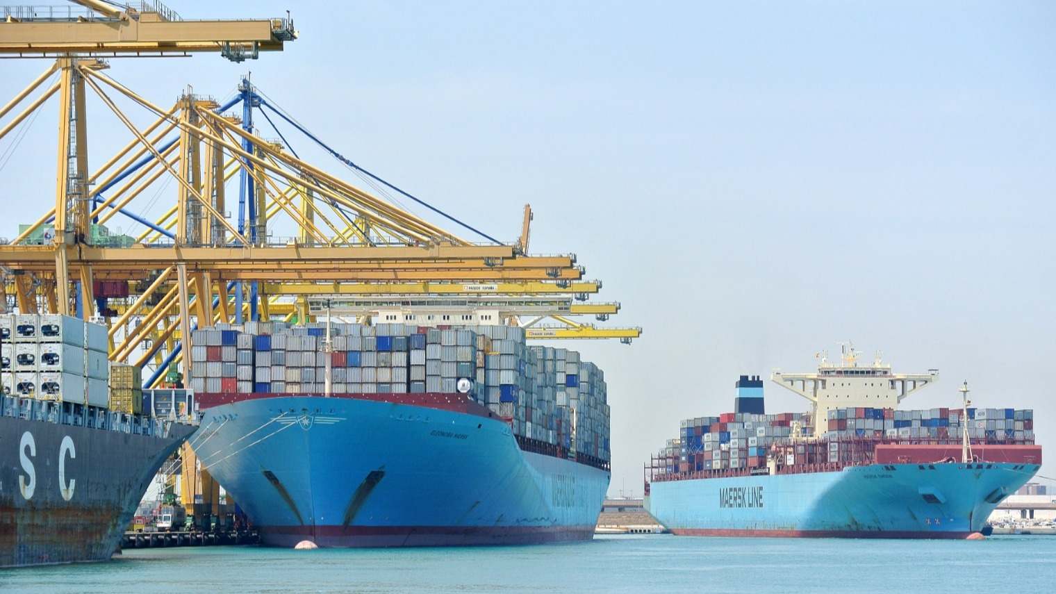 Barcos de Maersk y MSC en el puerto de Valencia.