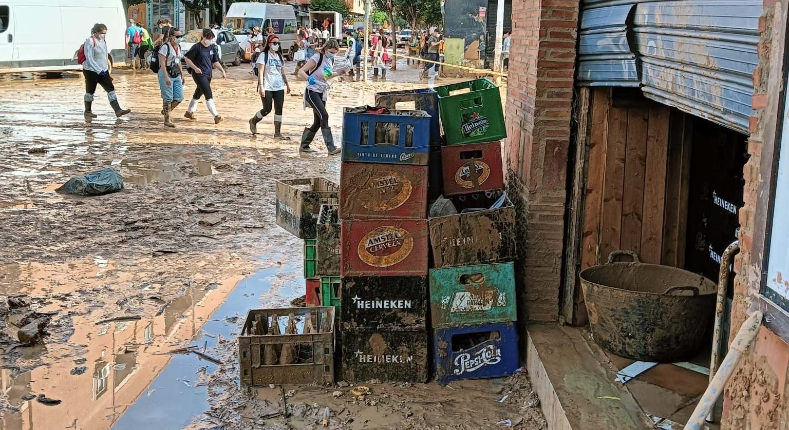 Un negocio afectado por la DANA.