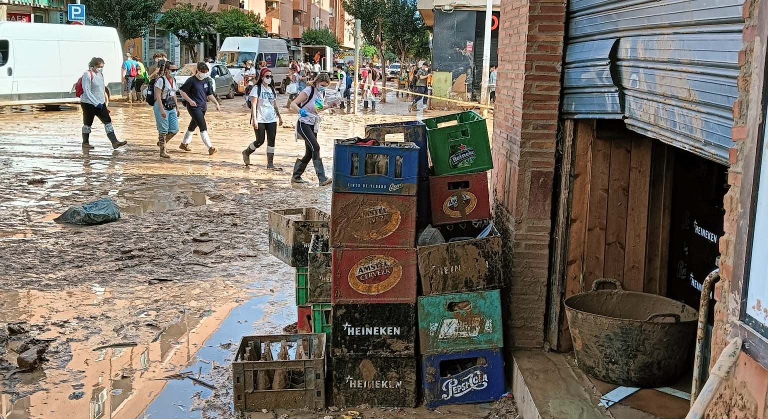 Un local en una calle tras las inundaciones de la DANA.