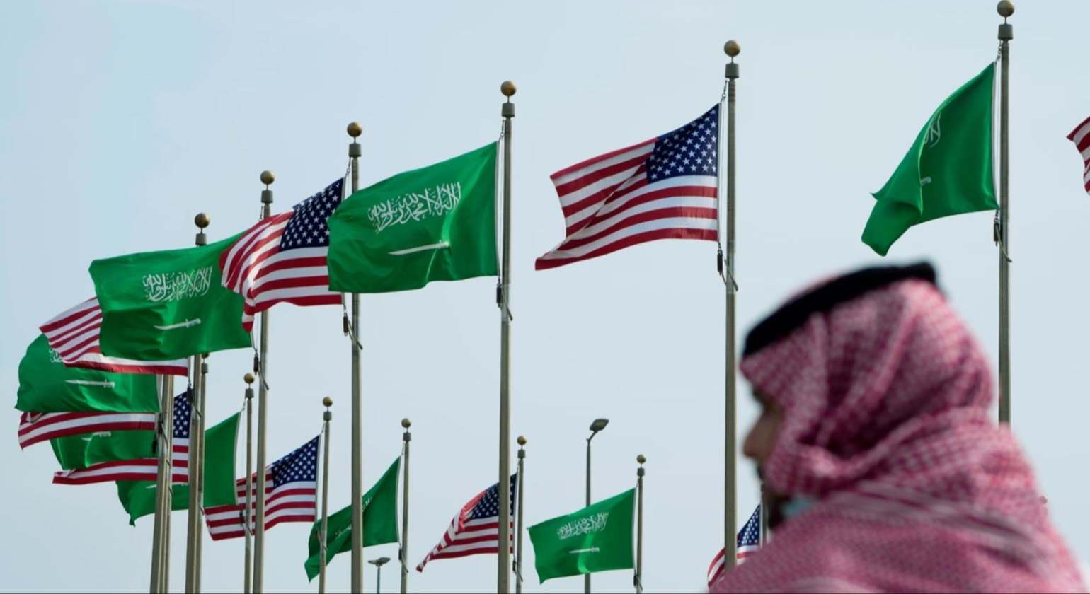 Banderas Arabia EEUU (Bloomberg)