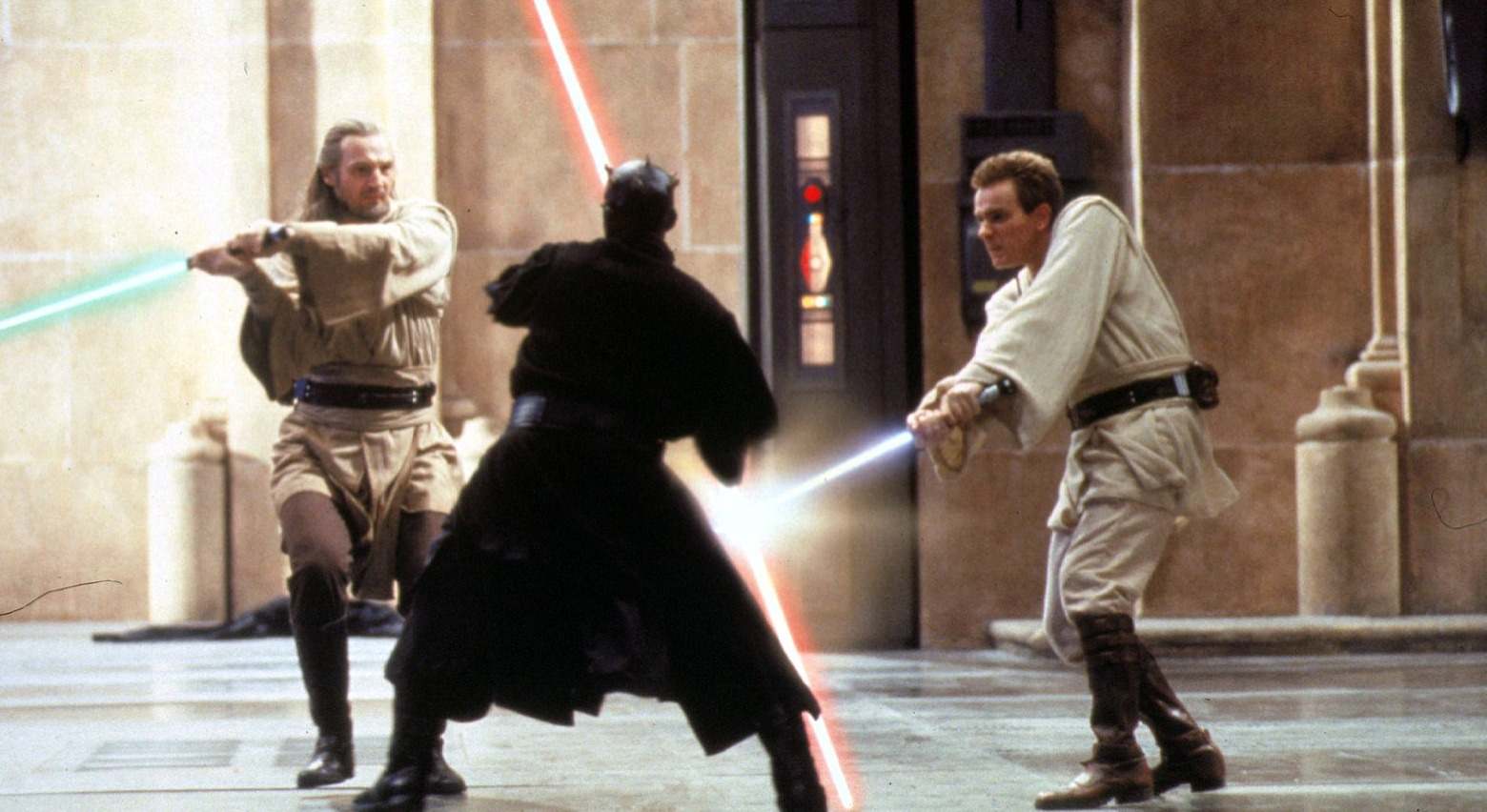 Star Wars Qui-Gon Jinn y Obi Wan Kenobi luchan contra Darth Maul