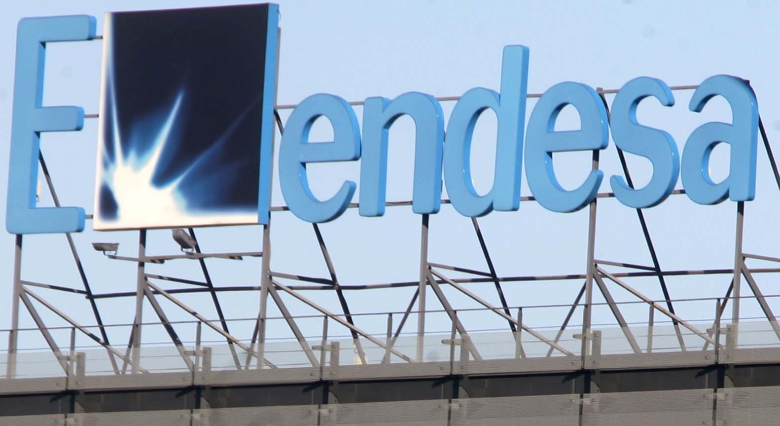 Cartel de Endesa sobre un edificio