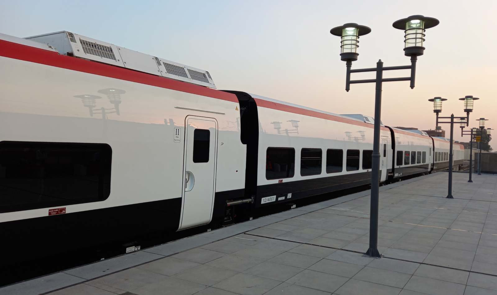 Coches de viajeros fabricados por Talgo circulando por Egipto. / Talgo