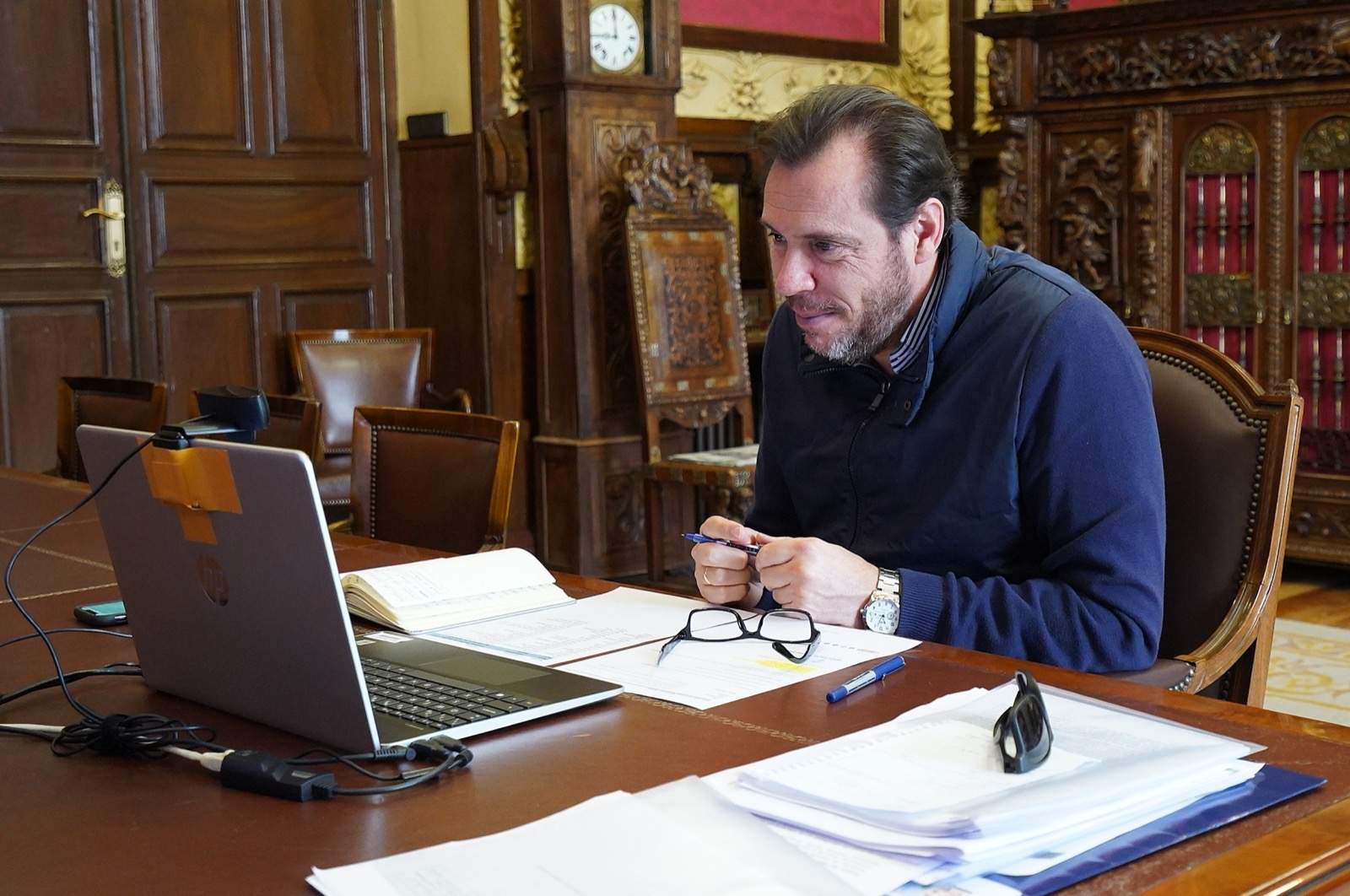 OscarPuenteordenador.JPG