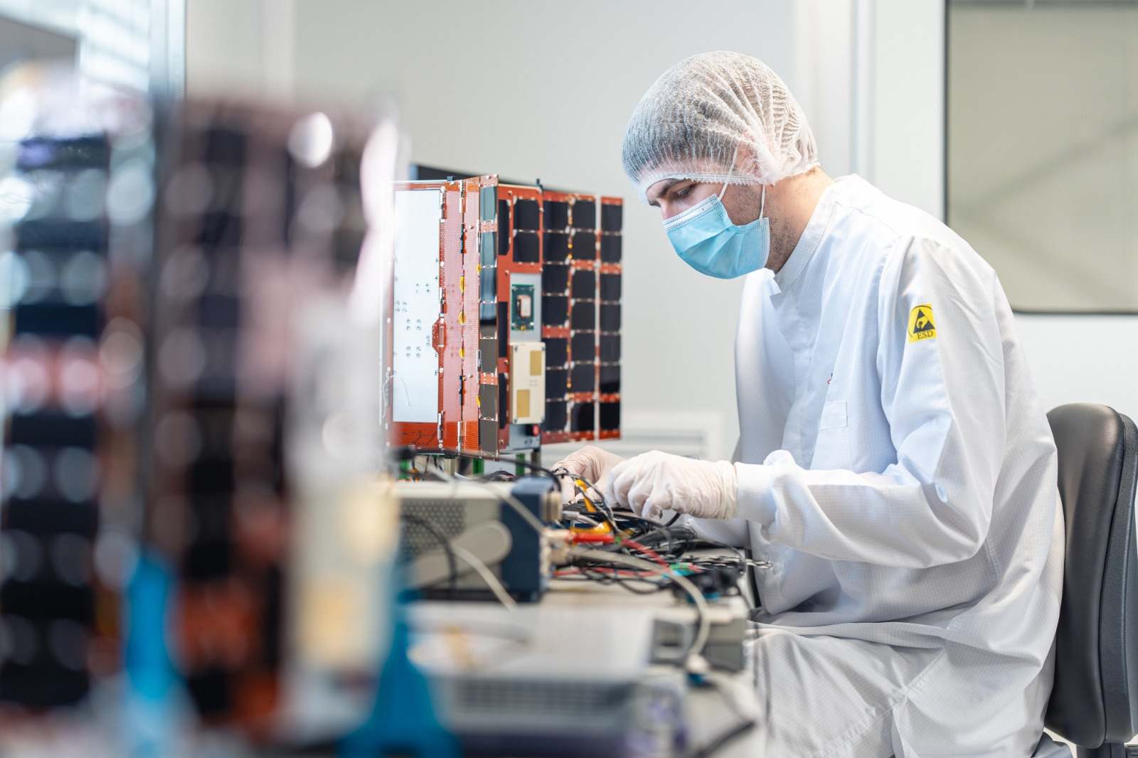 fabricacionsatelites.jpg