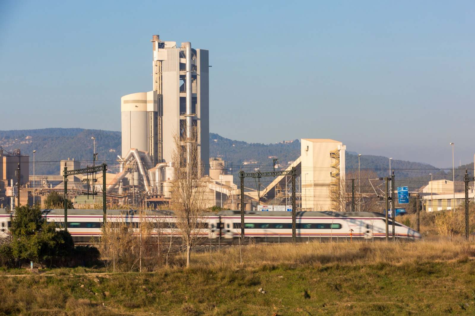 La cementera de Molins en Sant Vicenç dels Horts (Barcelona). EE