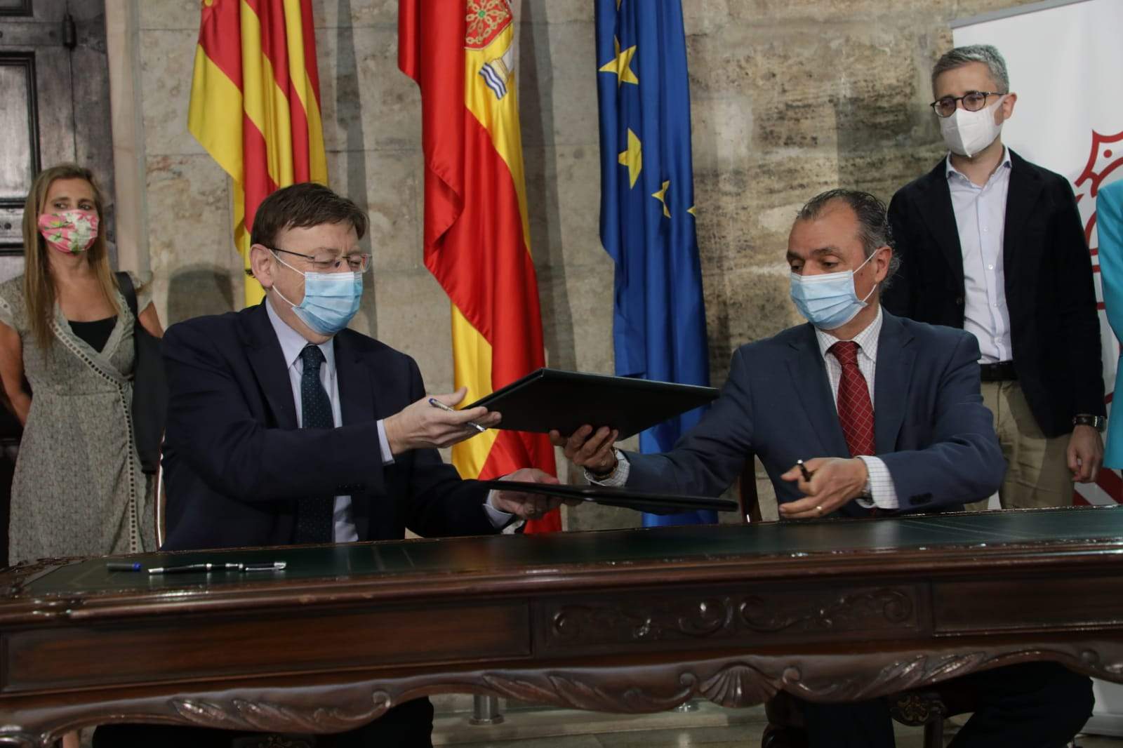 Ximo-Puig-Salva-Navarro-mascarillas.jpeg