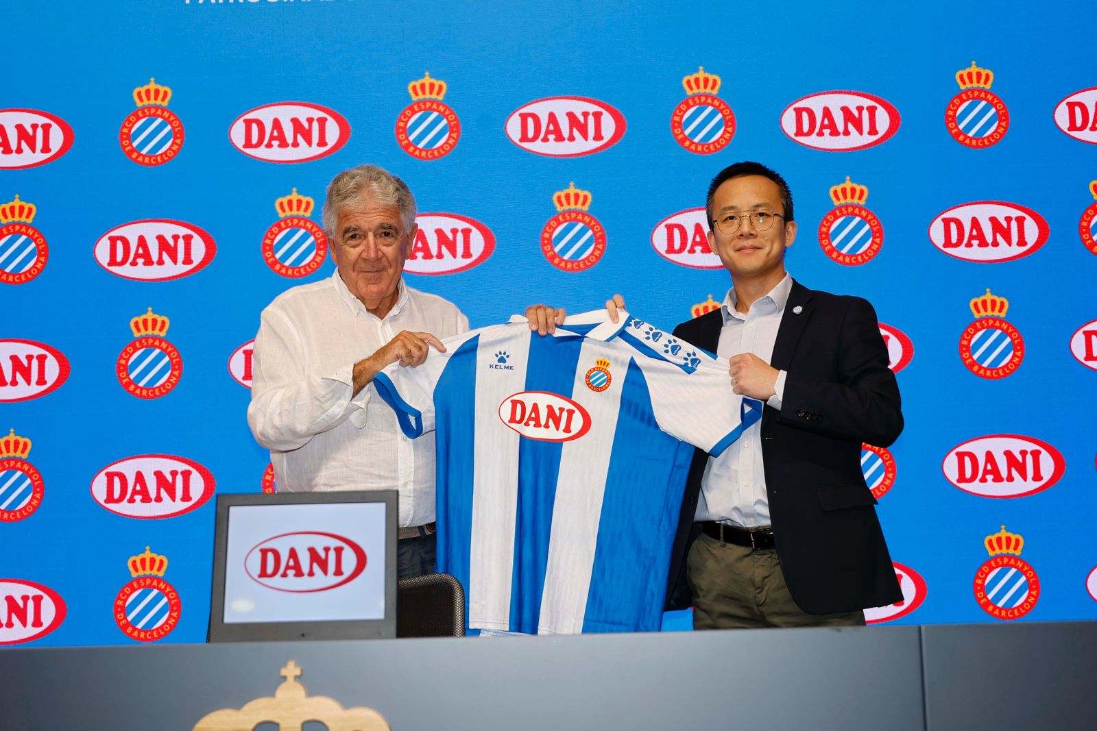 Presentación de la renovación del patrocinio de Conservas Dani con el RCD Espanyol. EE