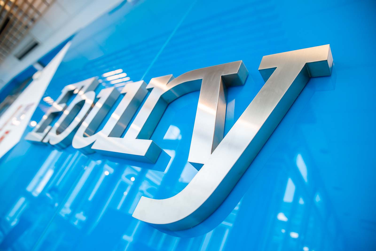 Logo de Ebury