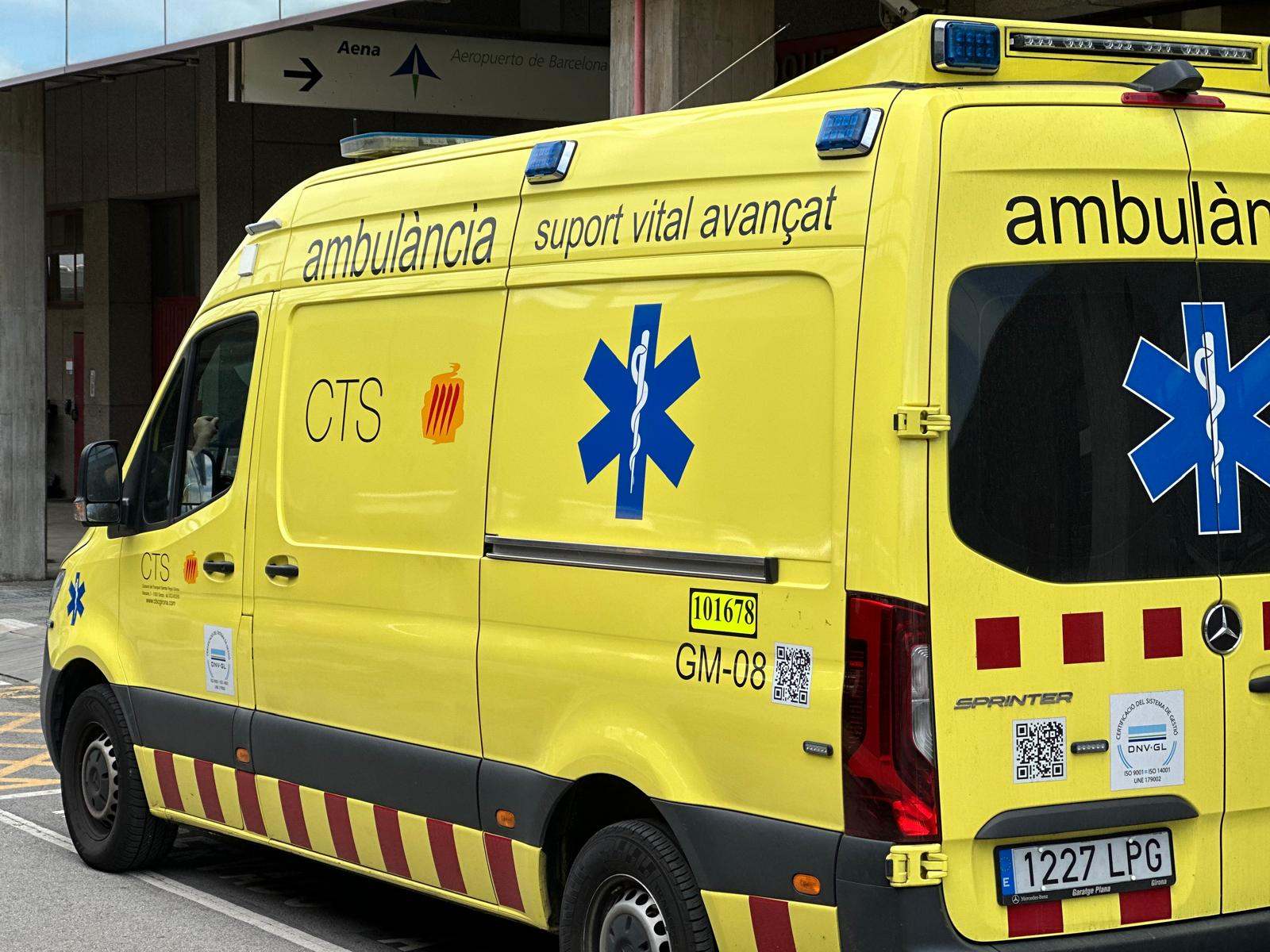 Una de las ambulancias del grupo CTS Girona. EE