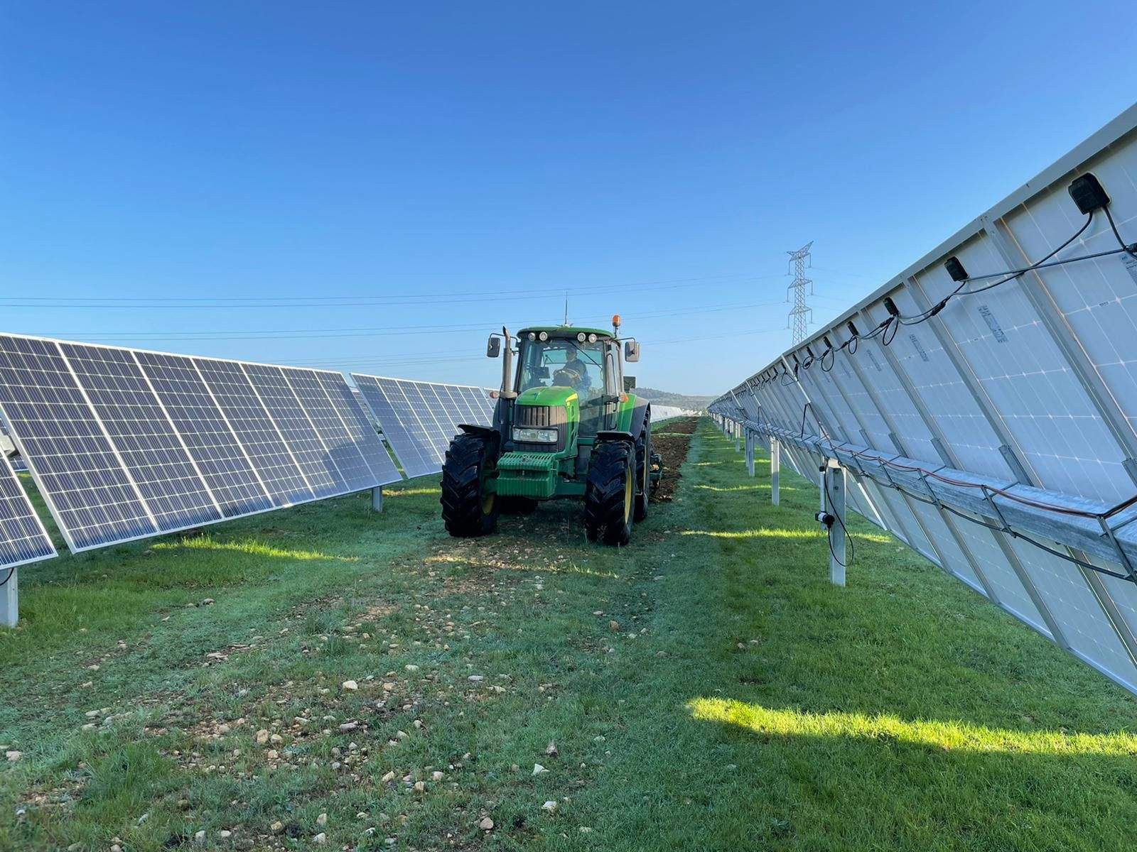 endesa-tractor-placas-solares