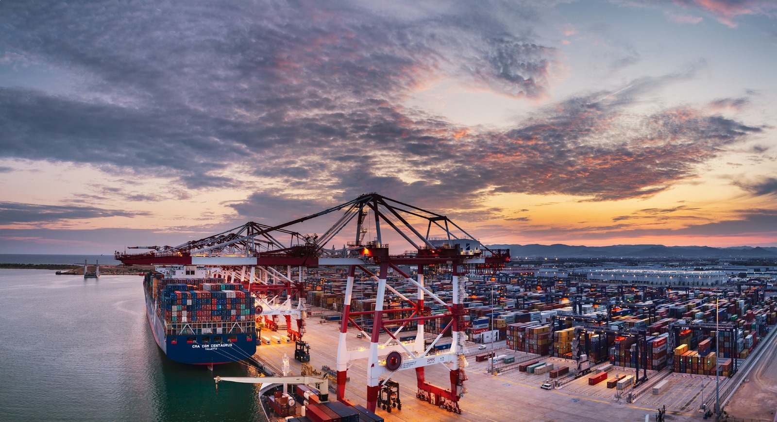 La terminal Hutchison Ports Best del Puerto de Barcelona. EE