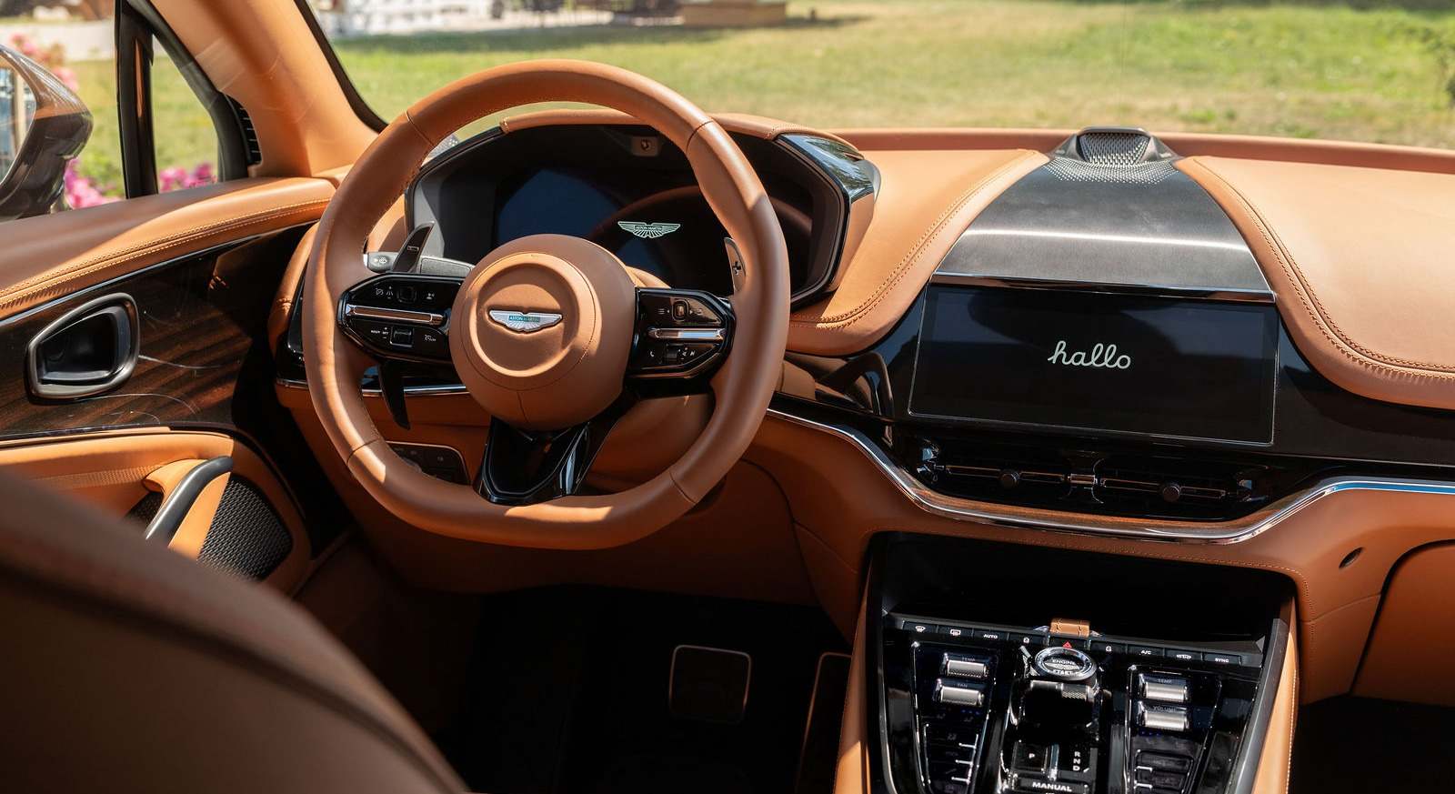 Aston Martin Ultra Car Play
