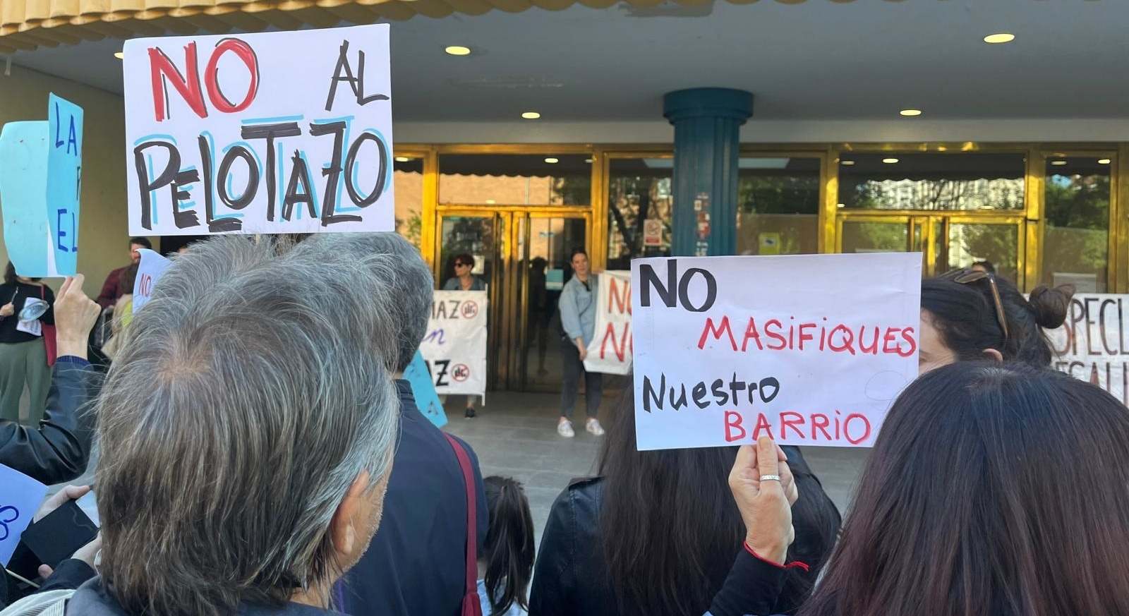 Vecinos de la Ermita del Santo protestan por el nuevo proyecto de transformación del barrio