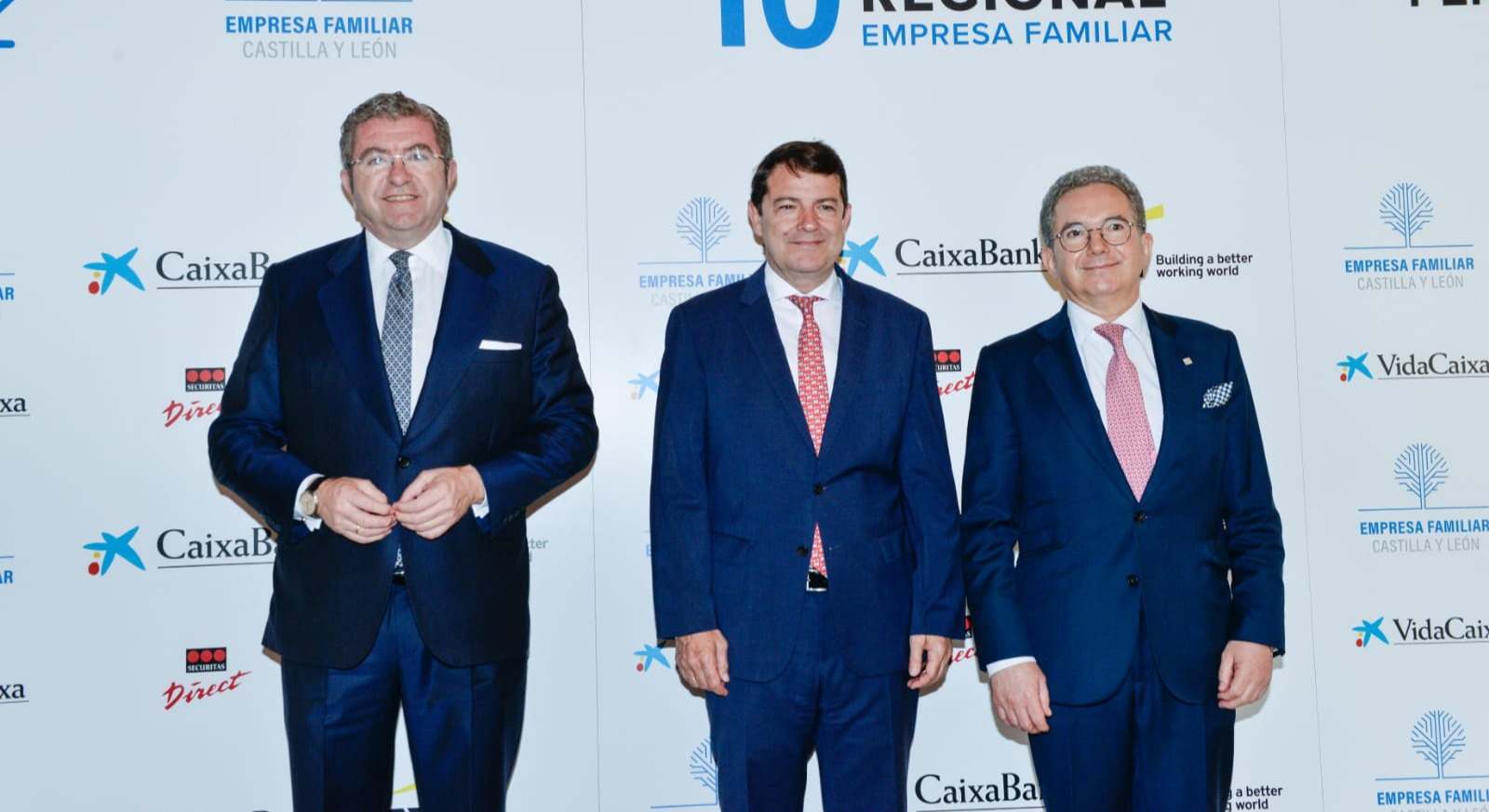 Isidoro Alanis, presidente de EFCL, Mañueco y Pedro Palomo, expresidente de la Asociación