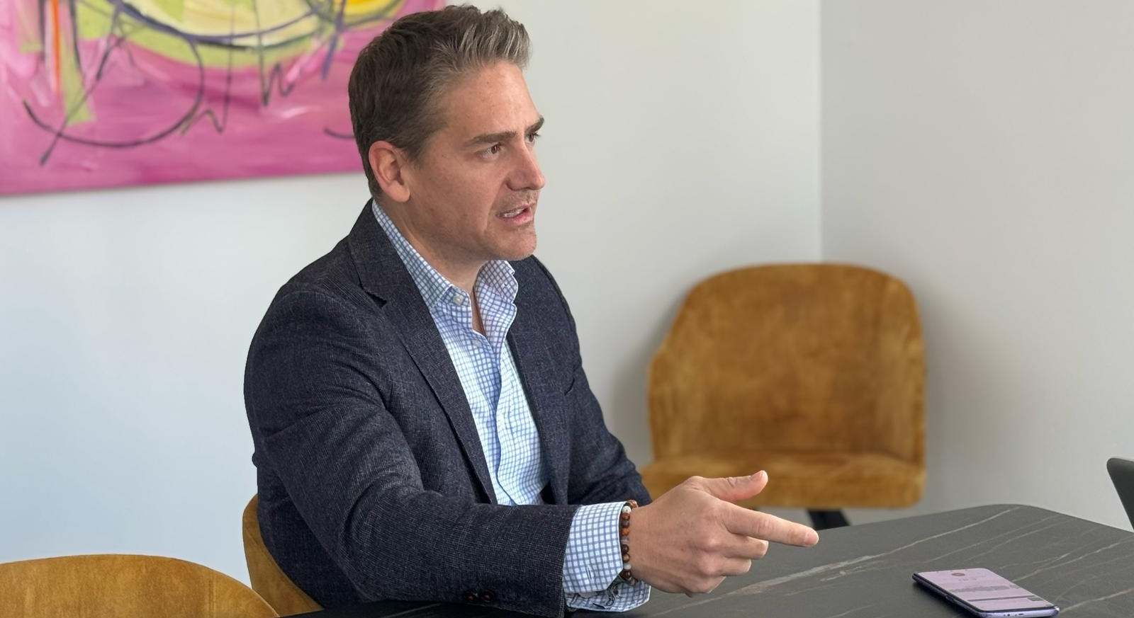Karim Bulaix, presidente de la Cámara de Comercio de Ceuta,. durante la entrevista en El Economista en Sevilla.