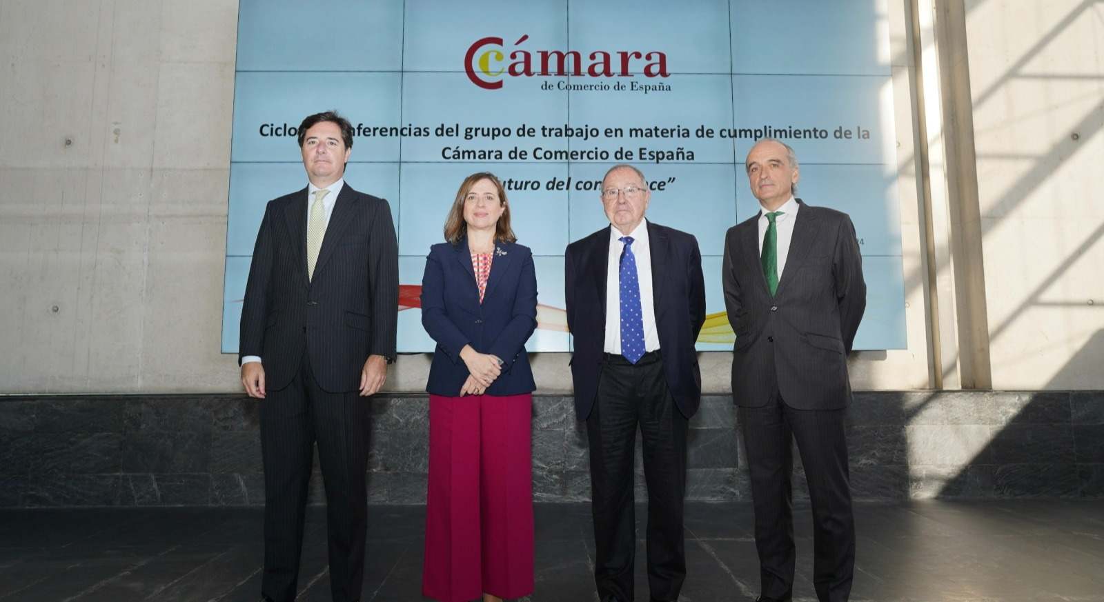 De izquierda a derecha, el secretario general de la Cámara de España, Adolfo Díaz-Ambrona; La secretaria de Estado de Comercio, Amparo López Senovilla; José Luis Bonet, el presidente de la Cámara de Comercio de España y el secretario general y del Consej