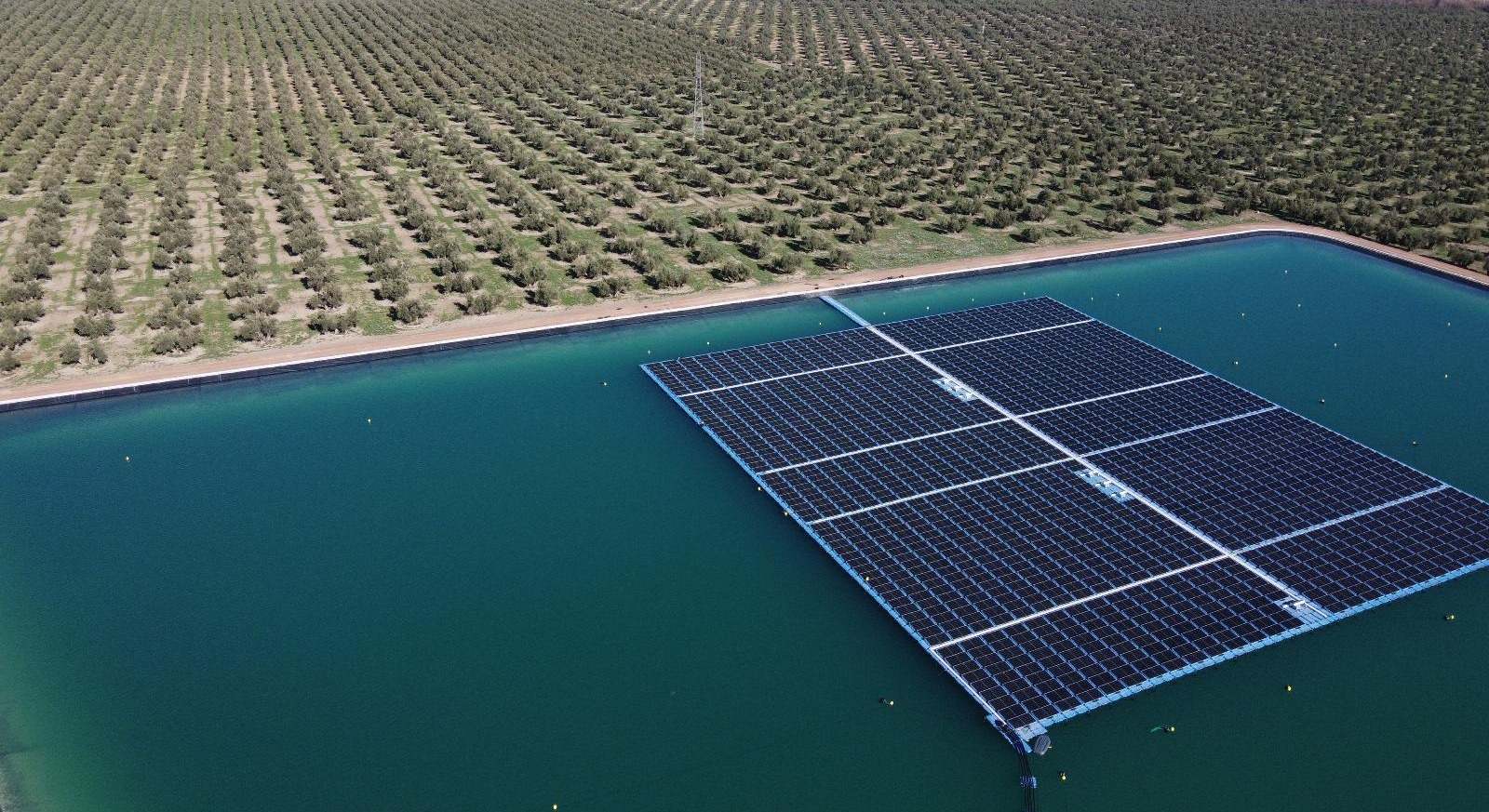 Instalación de Isigenere en una balsa de riego en Andalucía.