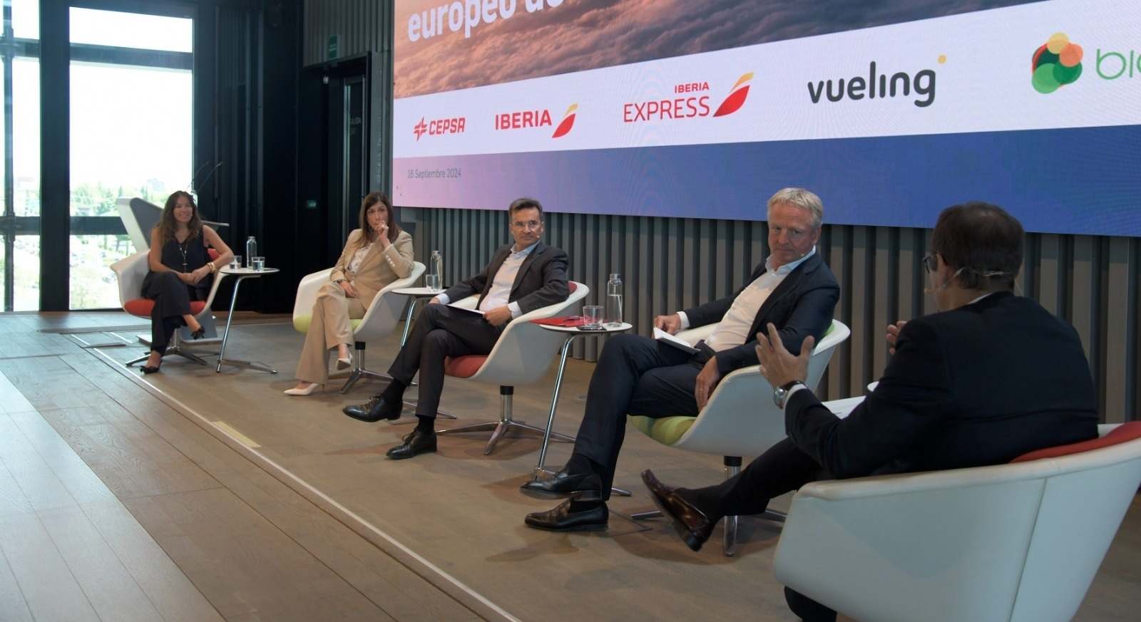 Maarten Wetselaar, CEO de Cepsa; Marco Sansavini, presidente y CEO de Iberia; Carolina Martinoli, presidenta y CEO de Vueling; Margarita de Gregorio, CEO de BIOCIRC. EUROPA PRESS