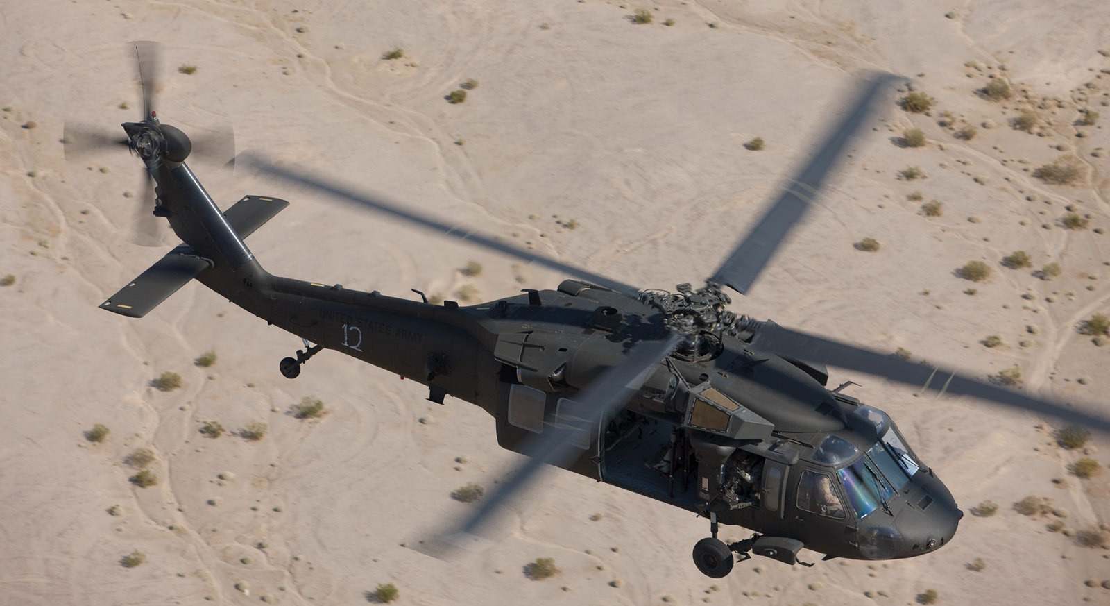 Helicoptero_combate_BlackHawk.jpg