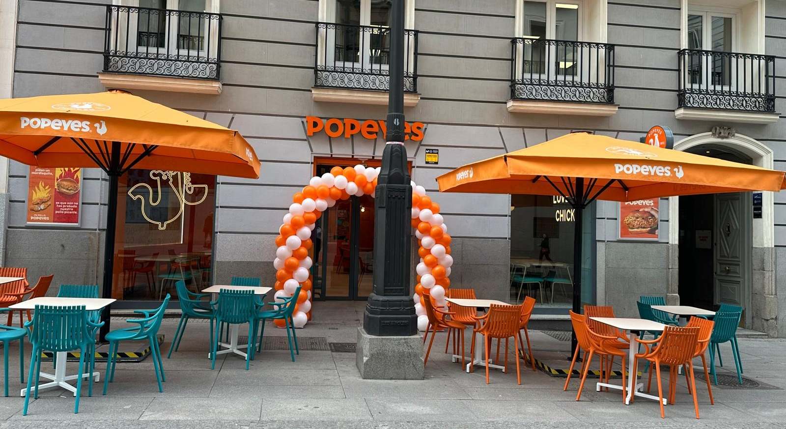 El nuevo restaurante de Popeyes se encuentra a escasos metros de la Puerta del Sol.