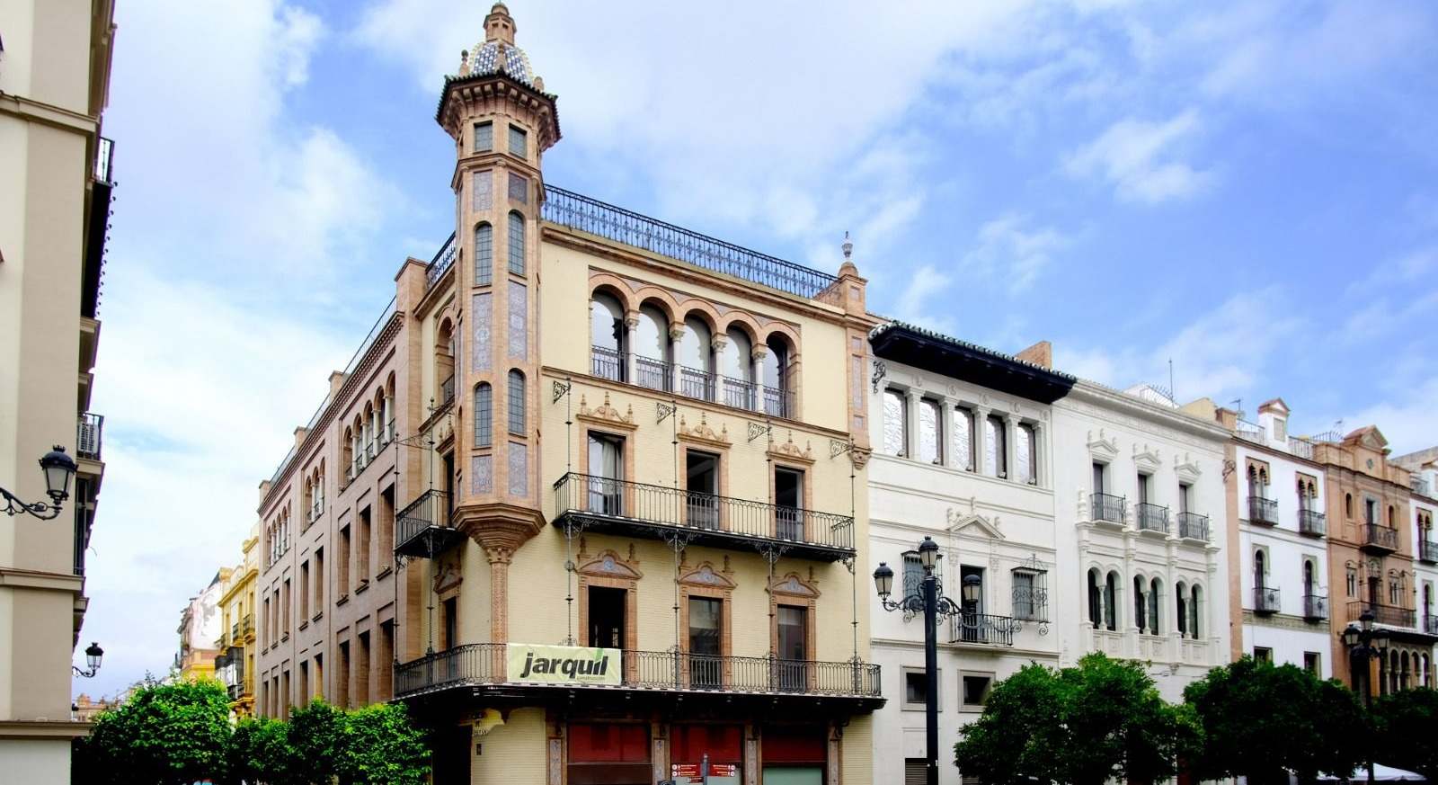 Antigua sede del Popular Santander en Sevilla, que será transformada en un hotel de lujo.