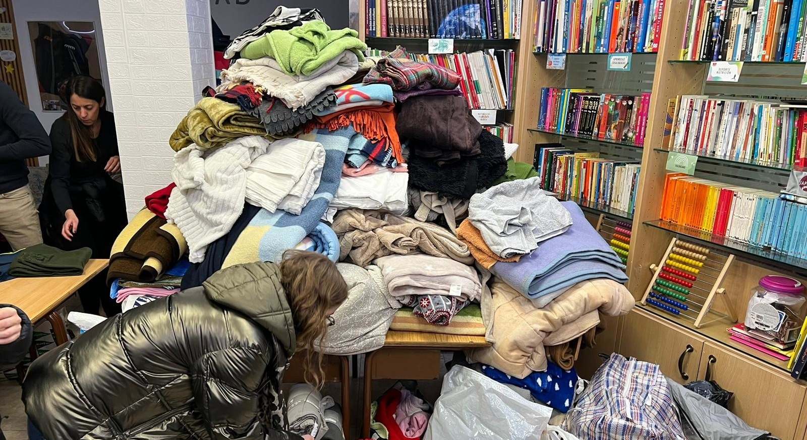 Una academia de Campanar se organiza para recoger ropa y comida para los afectados por el incendio
