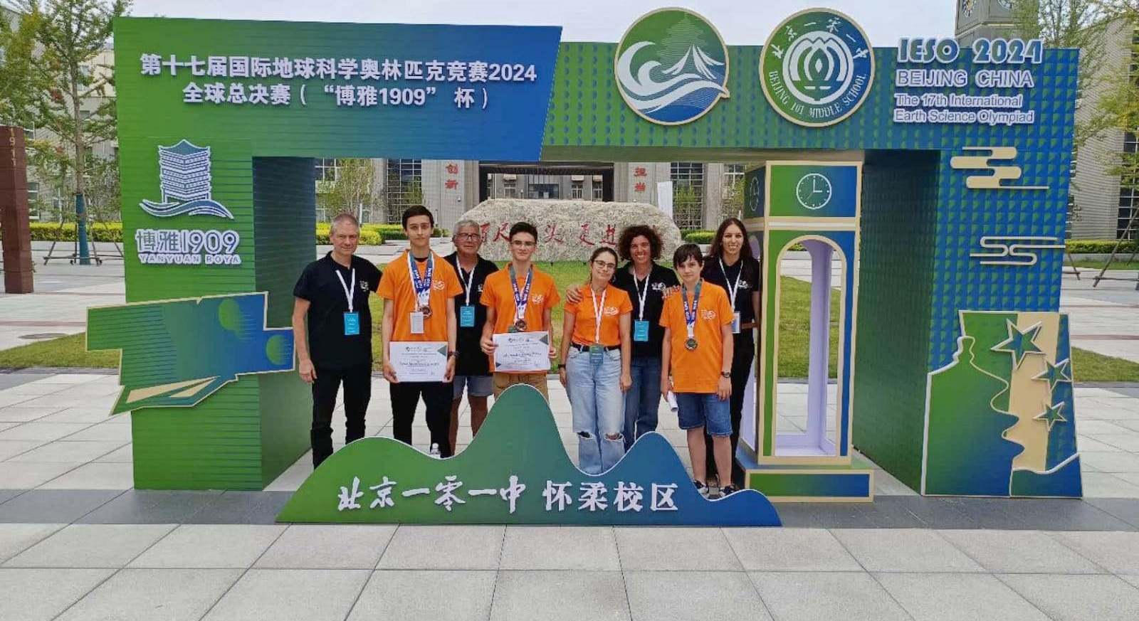 La delegación española con las medallas en Pekín