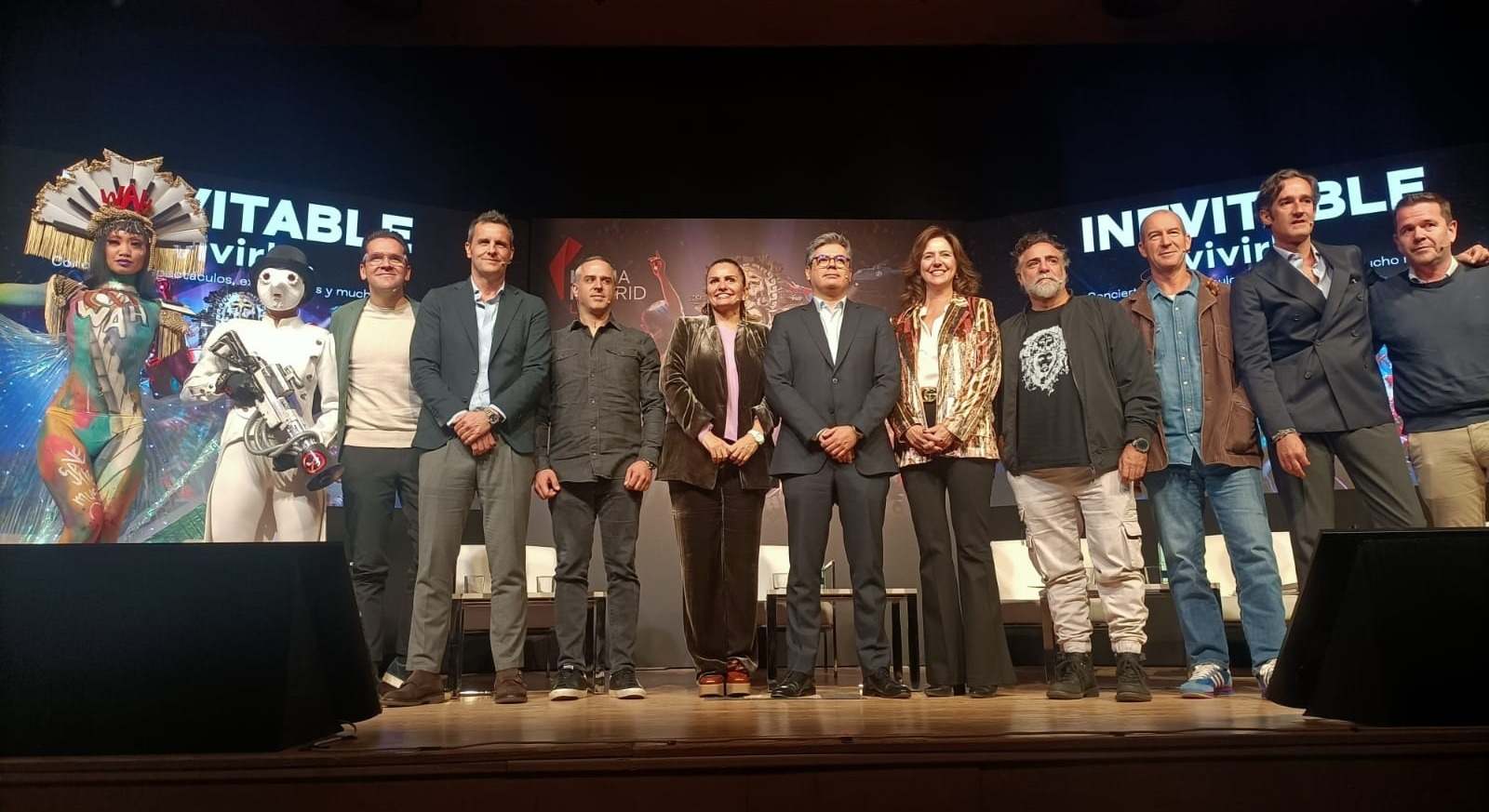 Foto de familia de los promotores de la programación de Navidad de Ifema