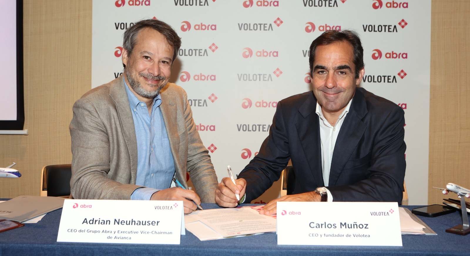 Firma de la Joint Venture entre Volotea y Grupo Abra.