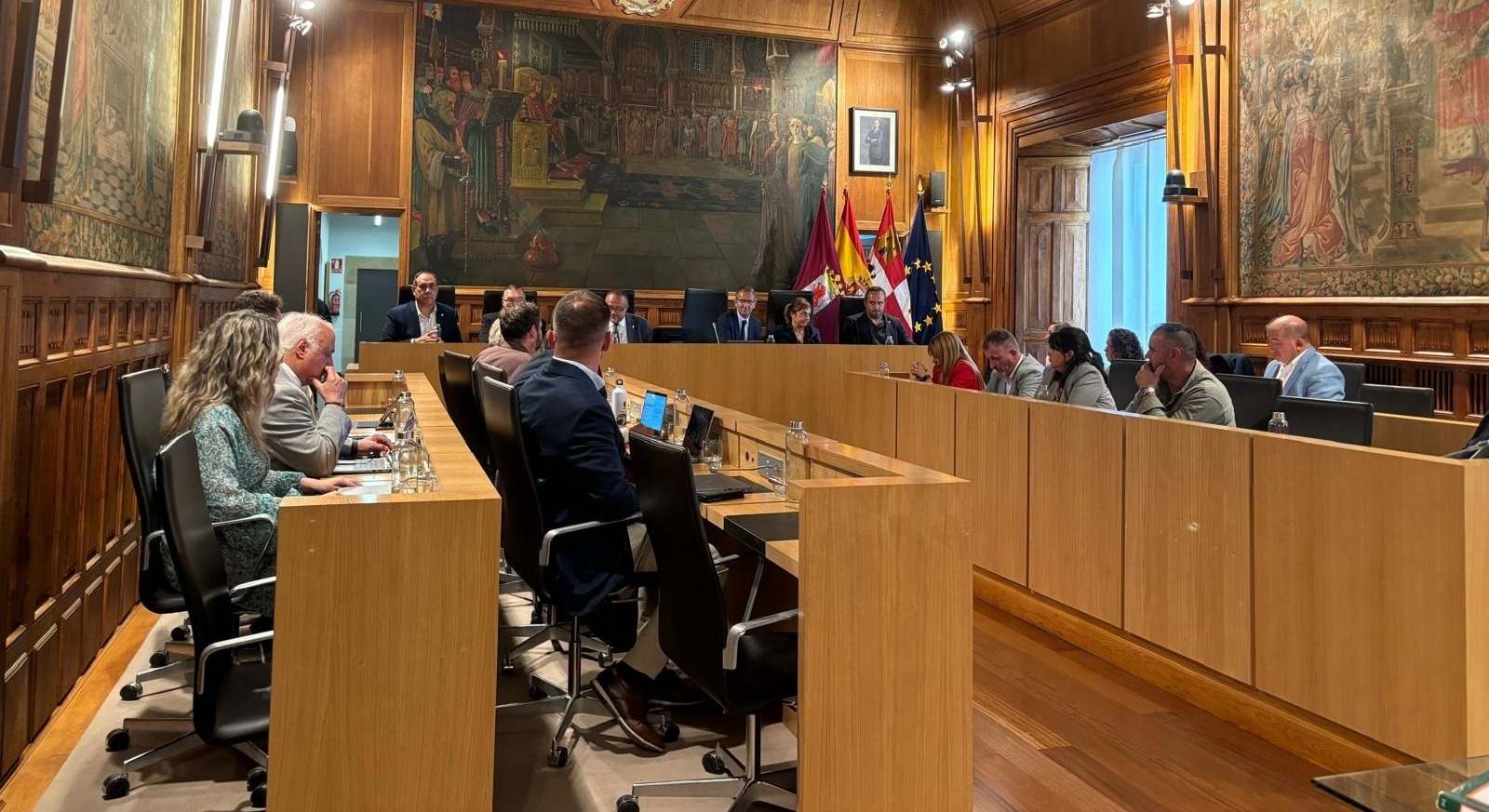 Foto de la votación en la Diputación de León.