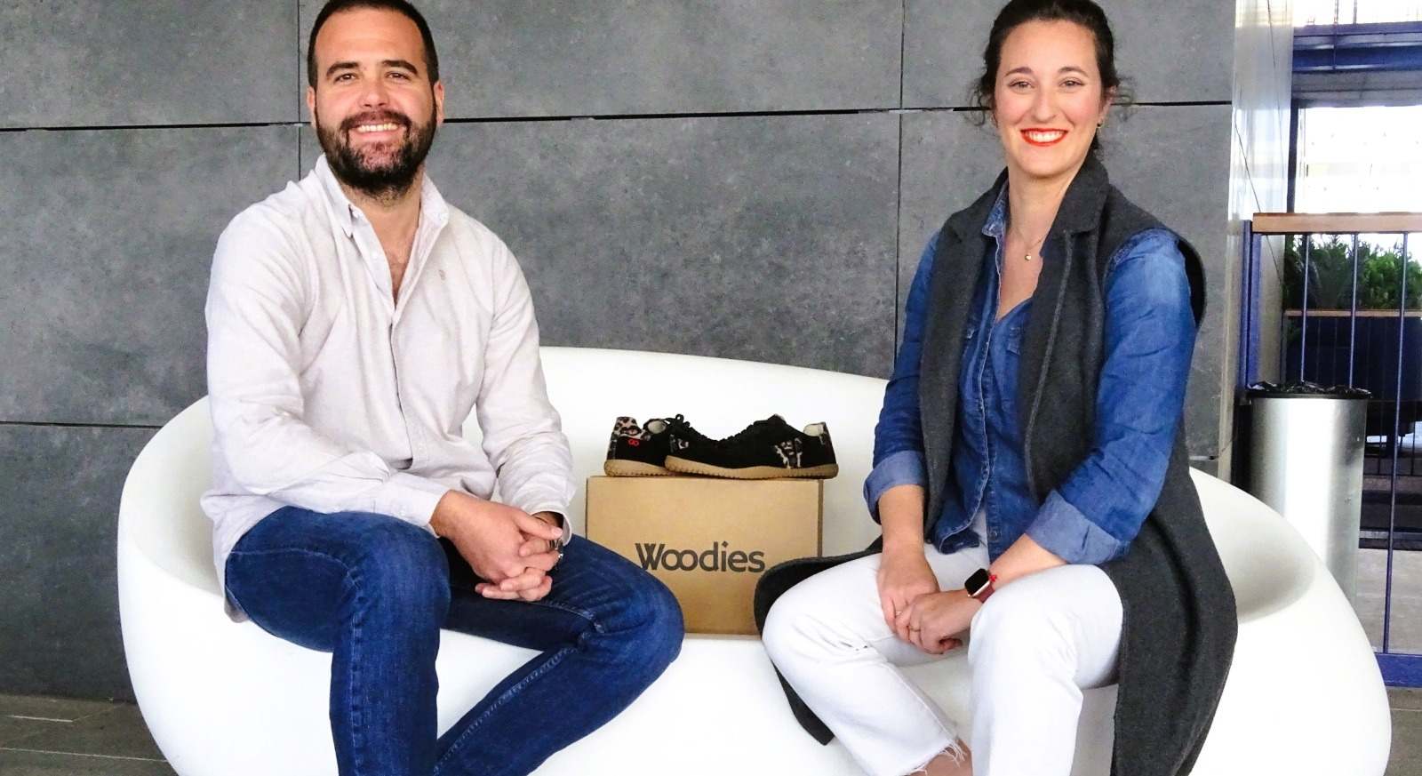 Alvaro Satue Vázquez, socio fundador, y Ana Fernández Espada, impulsora de Woodies.