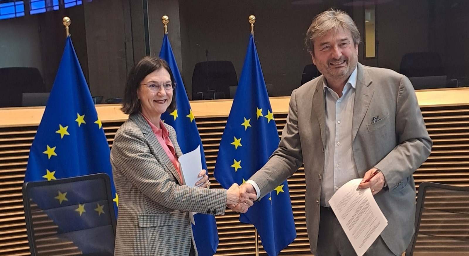 La presidenta de la CNMC, Cani Fernández, y el director general de Competencia de la Comisión Europea, Olivier Guersent.