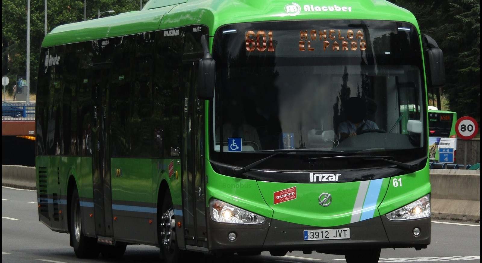 Autobús interurbano de Alacuber prestando servicio entre Moncloa y El Pardo (Madrid). / Foto: Bonobus
