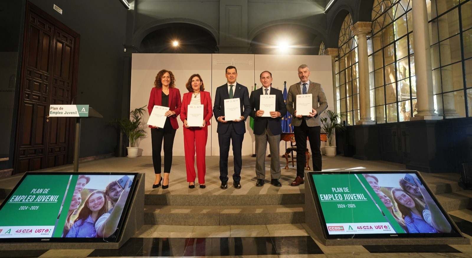Nuria López, Rocío Blanco, Juanma Moreno, González de Lara y Oskar Martín.