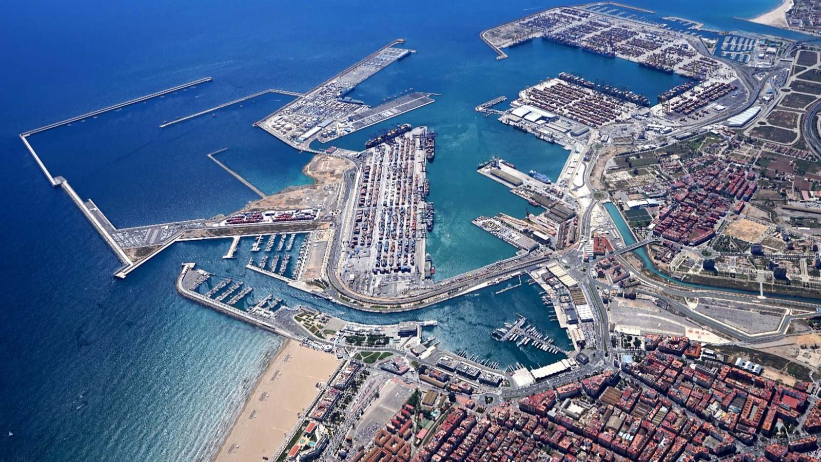 Imagen aérea del puerto de Valencia.