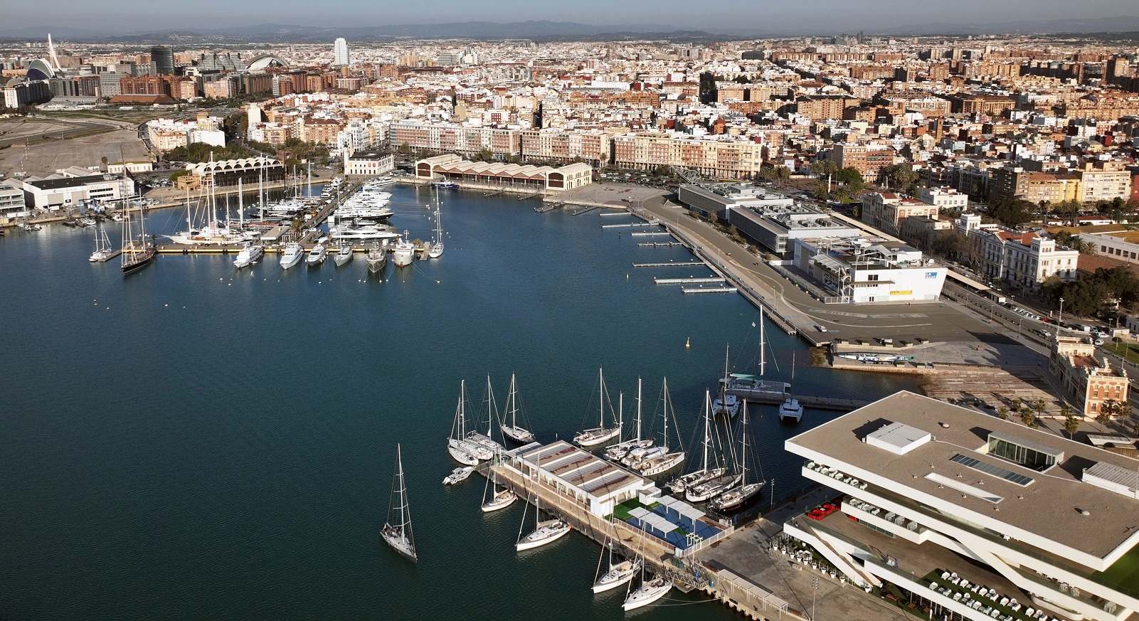 Dársena interior de La Marina de Valencia.