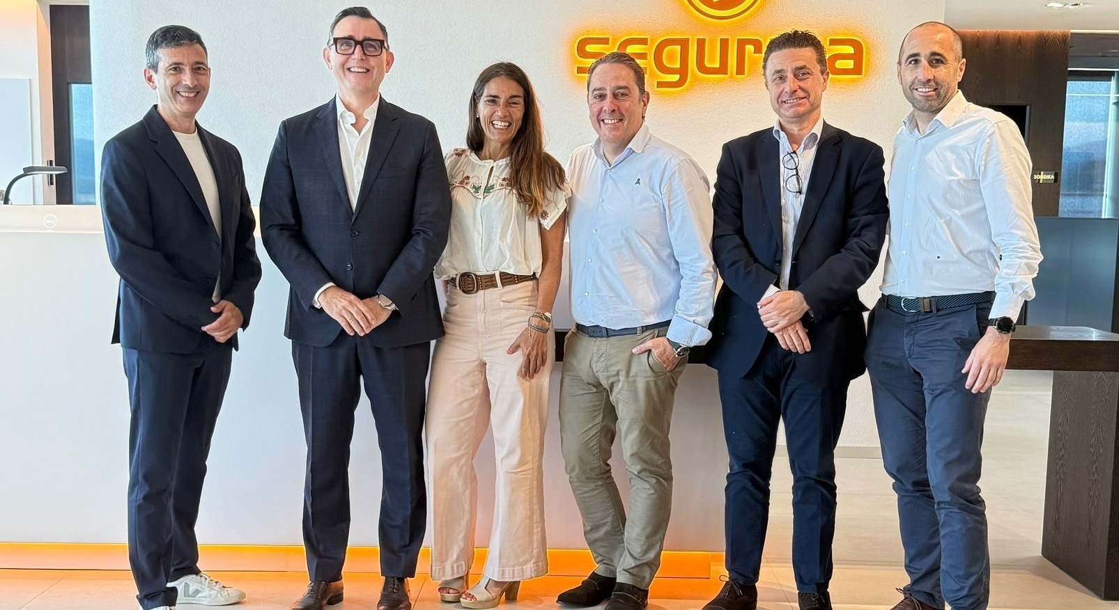 archivo FirmaacuerdoSegurma-Kutxabank.jpg Nombre descriptivo