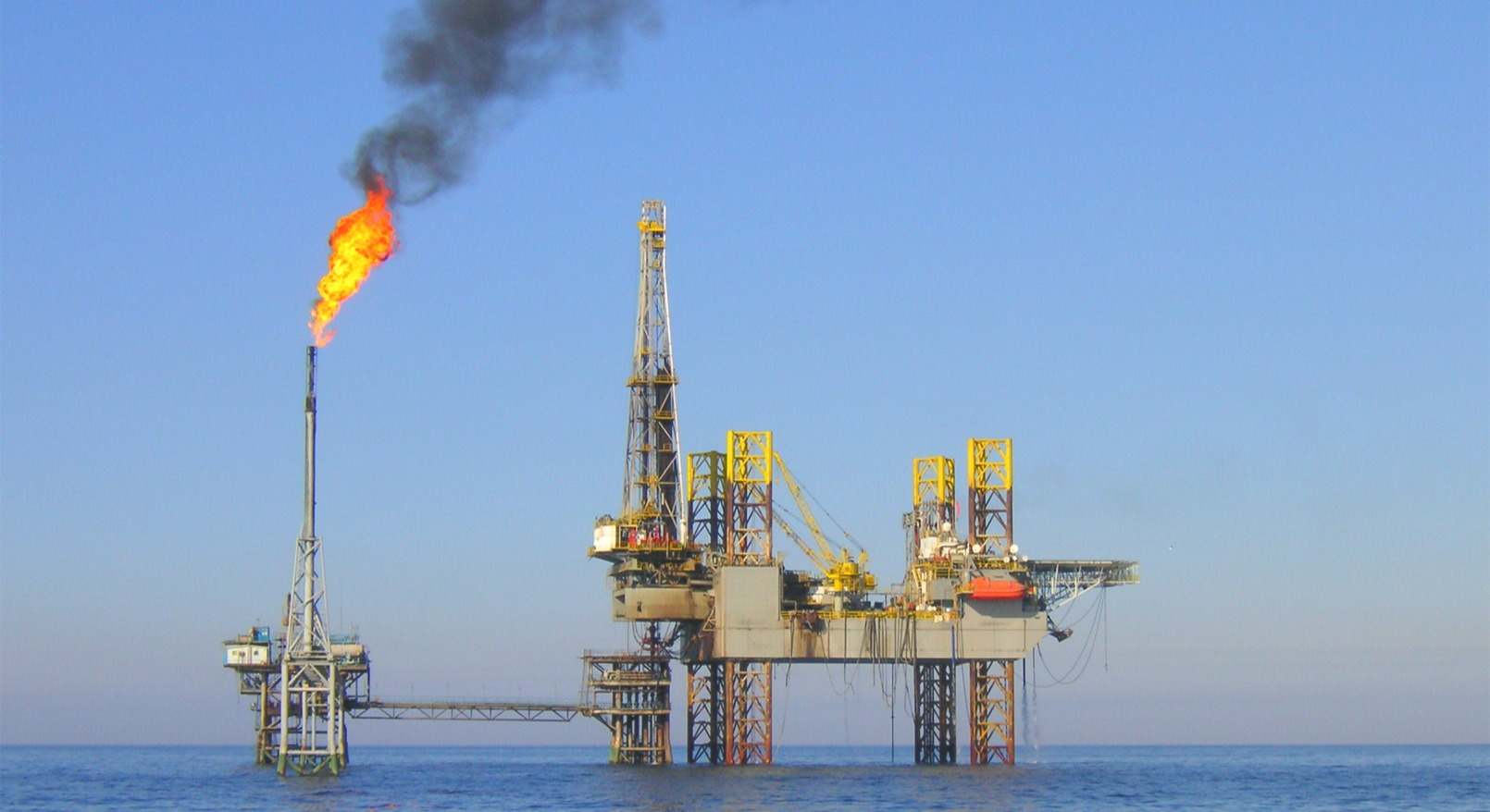 Plataforma petróleo África Namibia mar