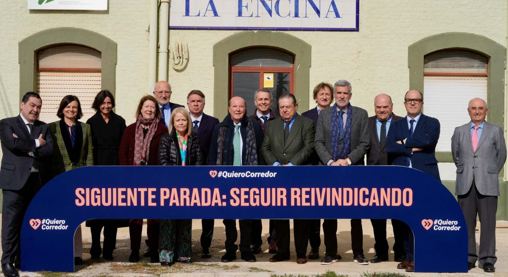 Los empresarios de la junta directiva de AVE en La Encina.