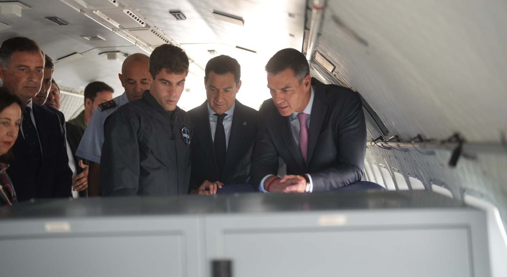 Pedro Sánchez y Juanma Moreno durante su visita inaugural al CEUS.