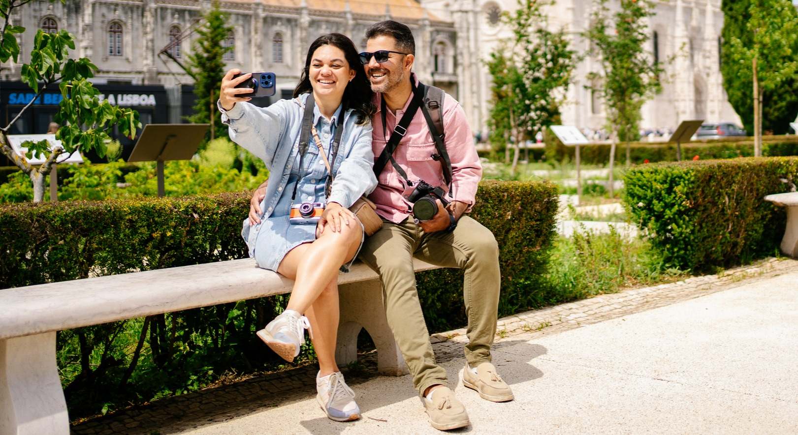 Pareja sacándose una foto