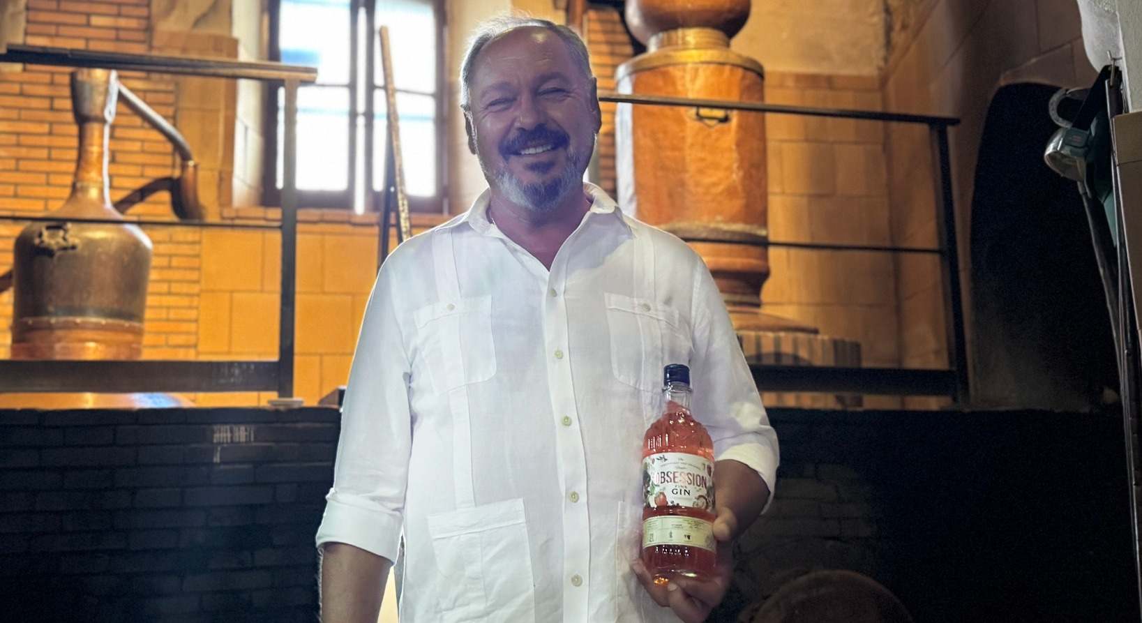 José Antonio Rodríguez en la destilería artesanal del grupo.