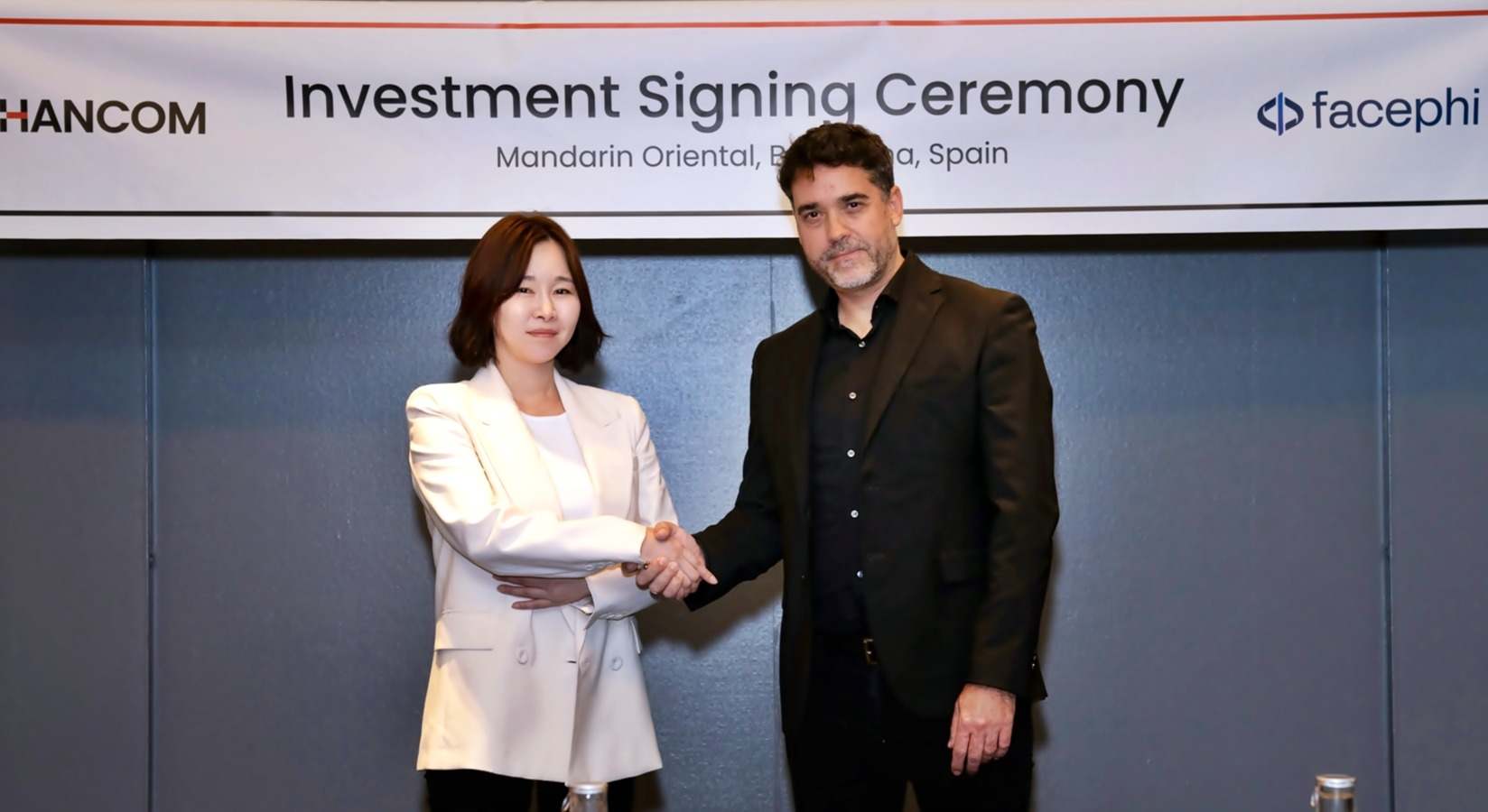 Un momento de la firma del acuerdo.