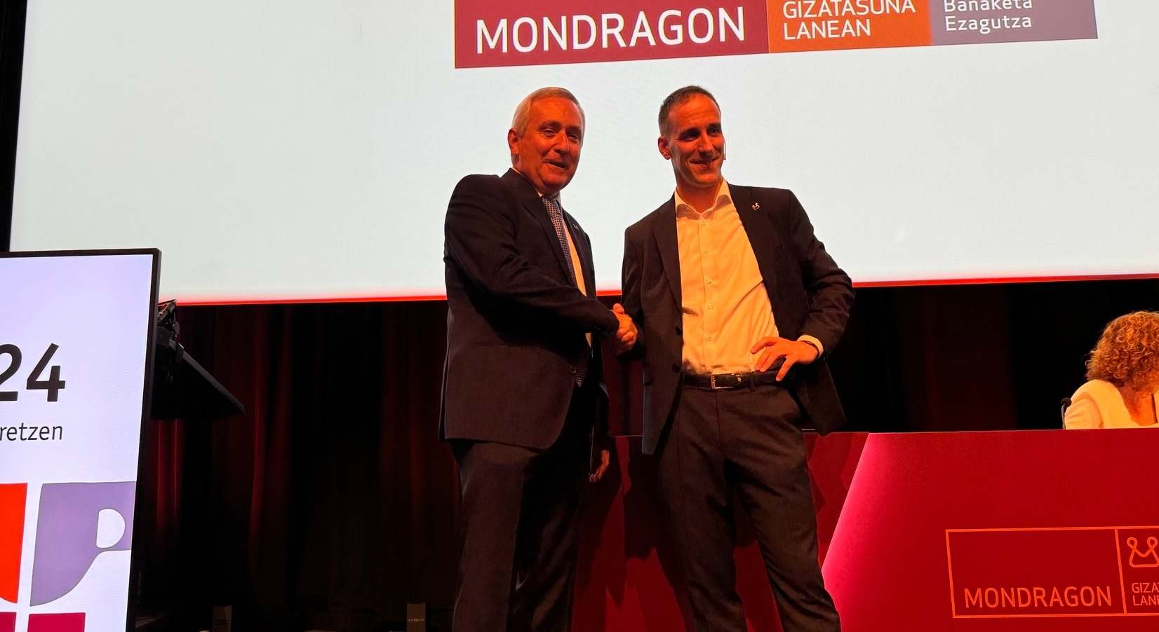 Presidentes Mondragon, saliente y entrante.