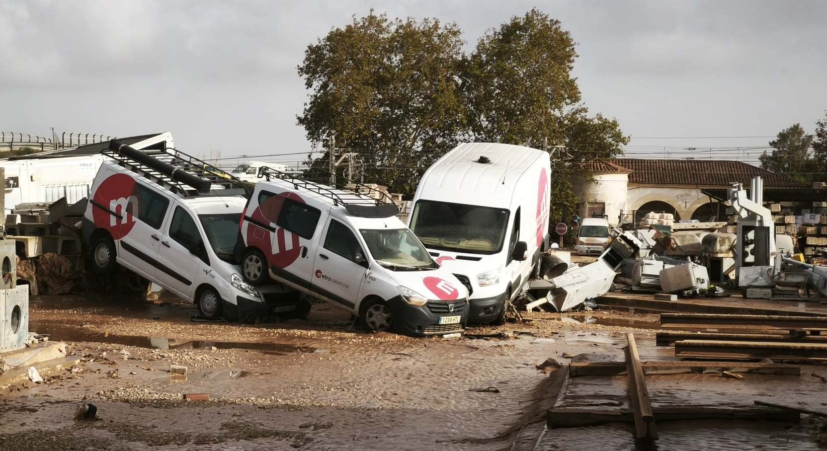 Vehículo destrozados.