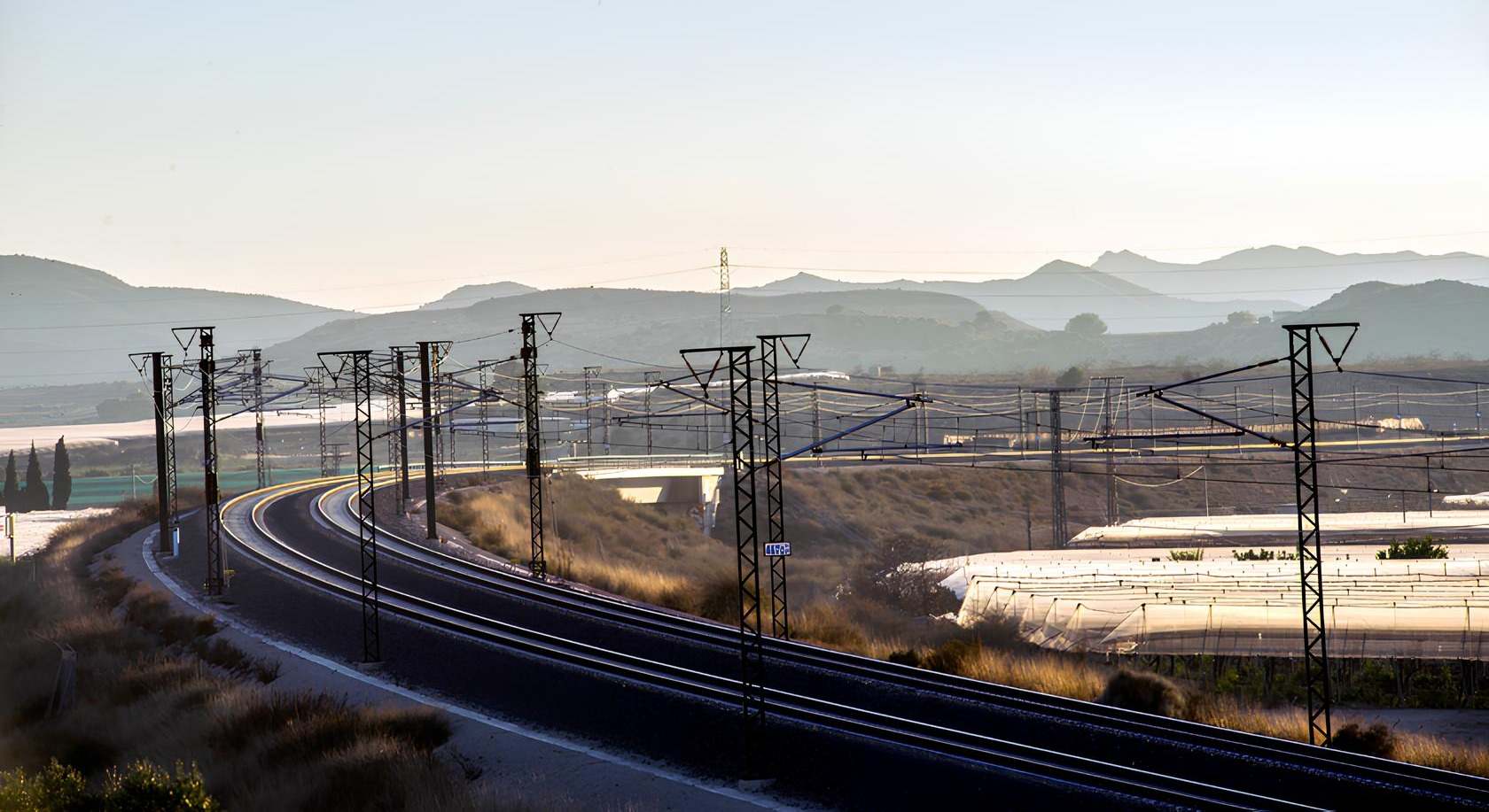 Línea de alta velocidad en España. / Adif