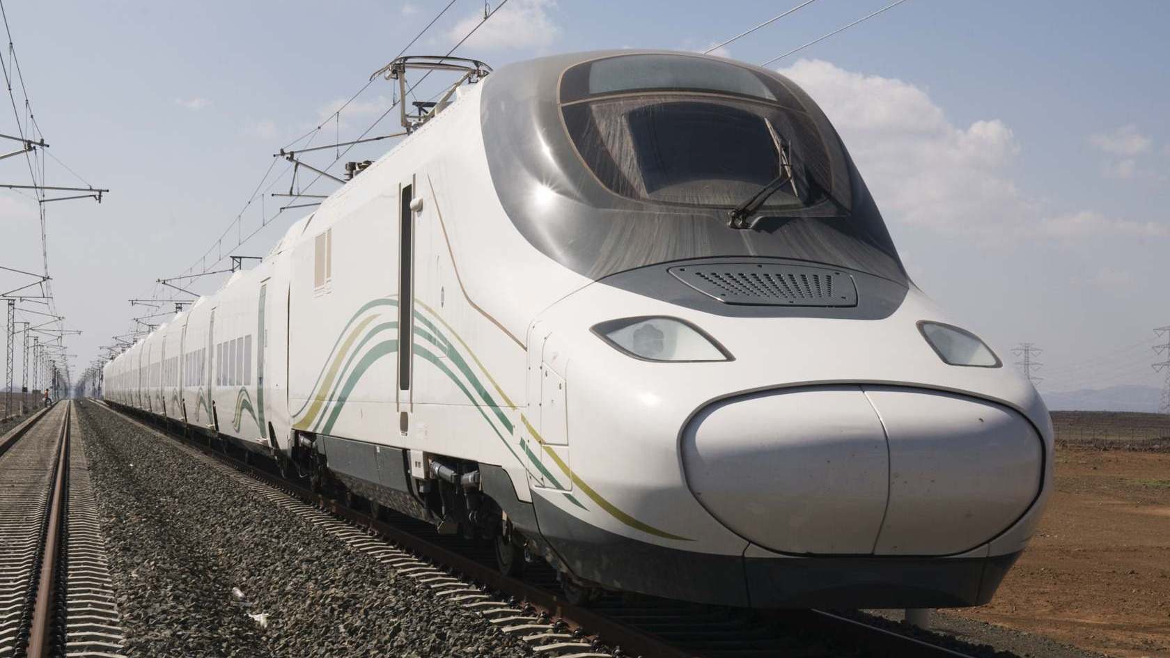 Tren circulando entre Medina y La Meca.