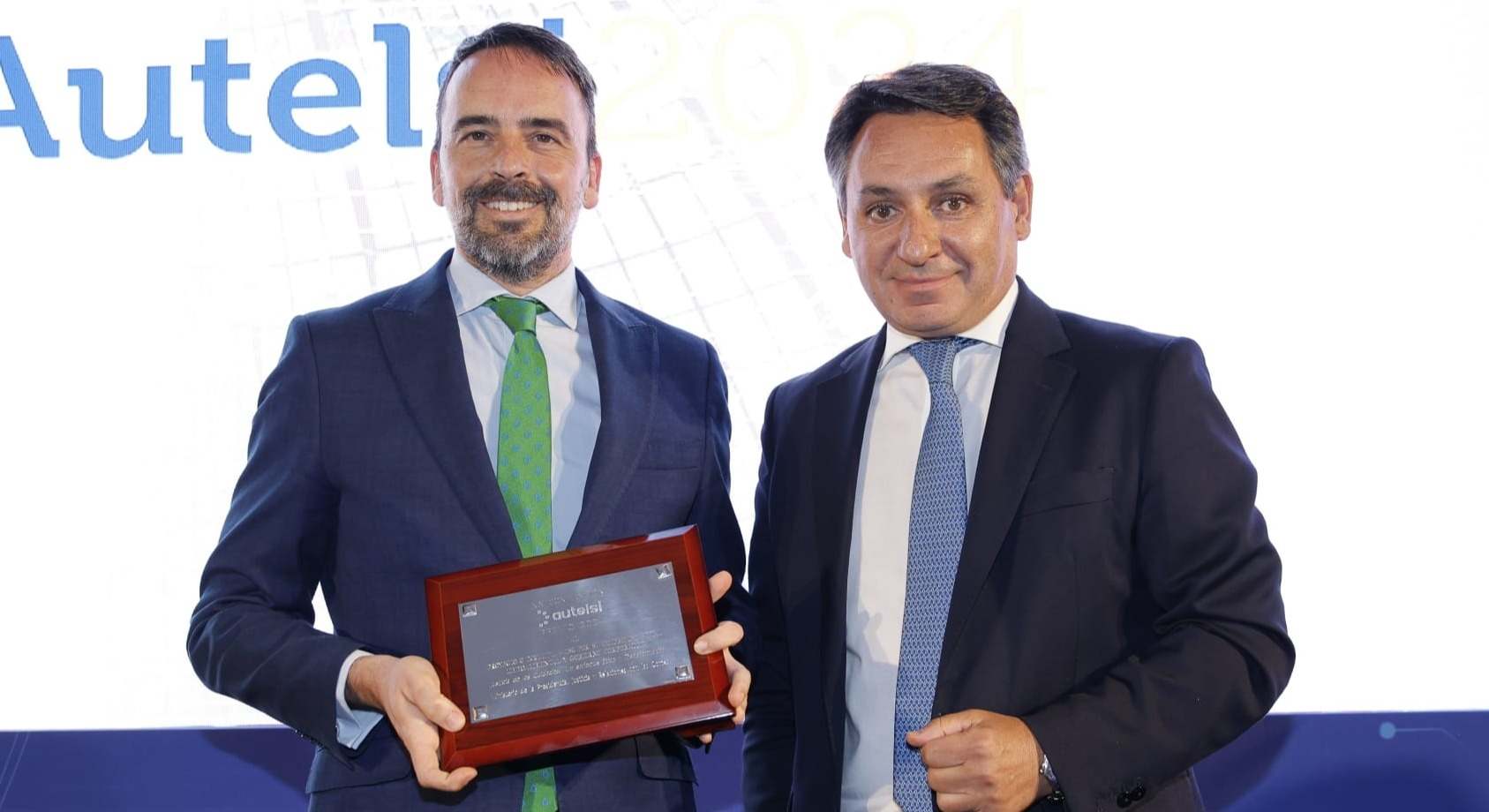 Manuel Olmedo (i), secretario de Estado de Justicia, y Antonio Bengoa Crespo (d), director de Relaciones Institucionales de Telefónica España y vocal de la junta directiva de AUTELSI.